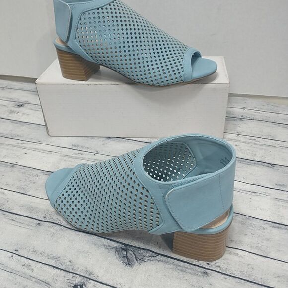 J. Adams Maddie Booties Women SZ 6.5 Peep Toe Low Block Heel Hook & Loop Strap. - Picture 4 of 13